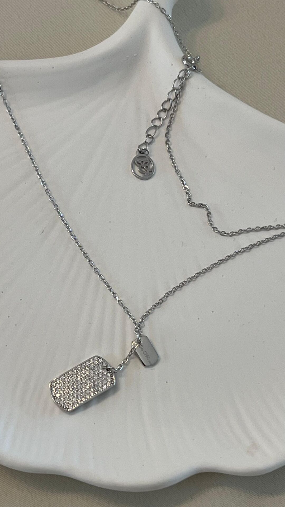 So Chic Marka Taşlı Gümüş PLaka Kolye