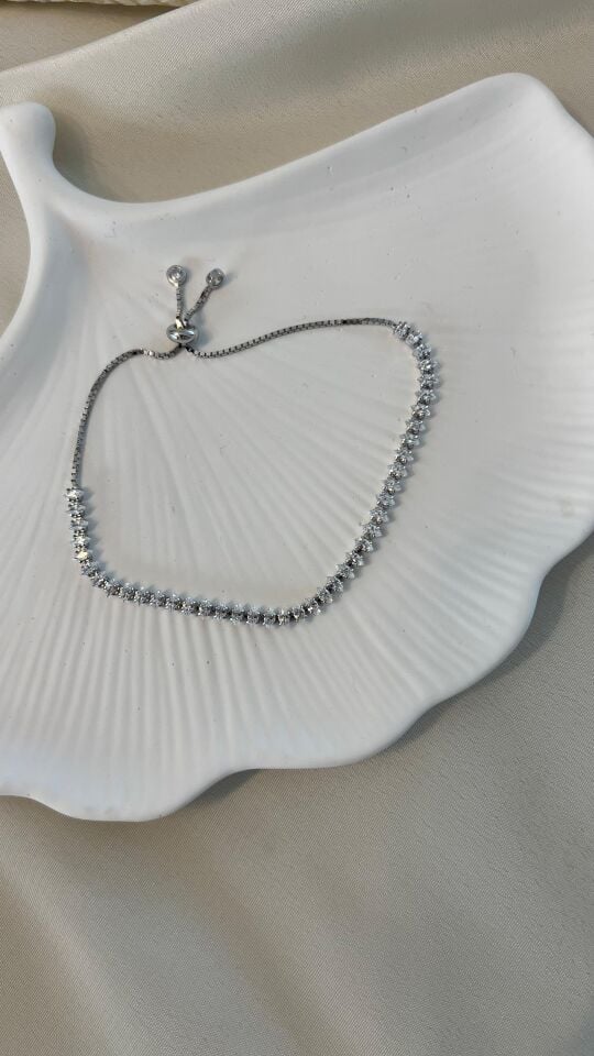 Asansörlü Markiz Kesim Beyaz Taş bileklik