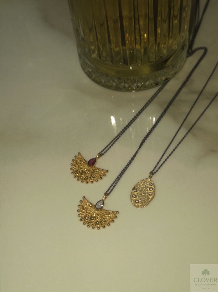 925 Ayar Gümüş Kırmızı Taşlı Yelpaze Kolye