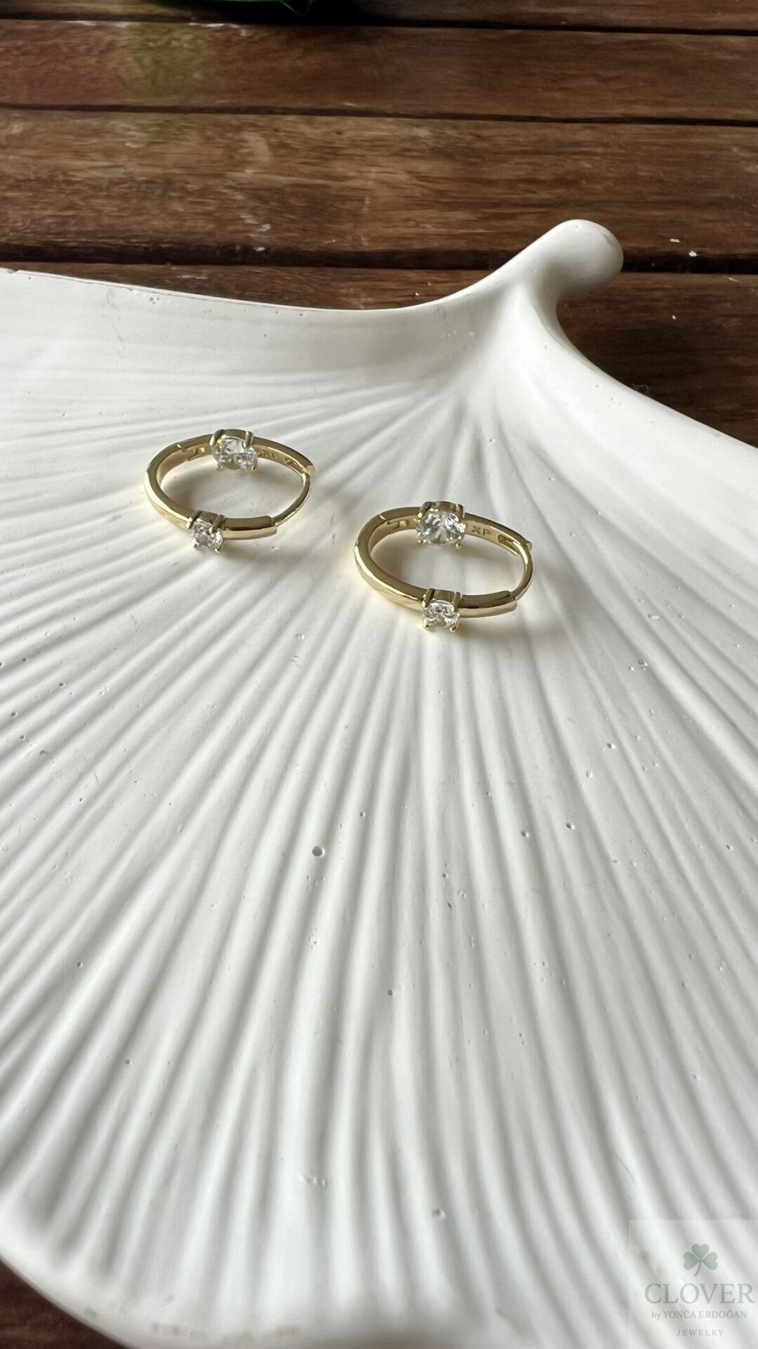 Xuping Kaplama Elips Taşlı Küpe